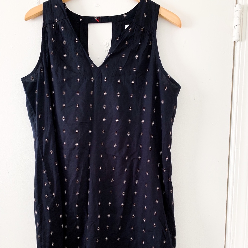 Casual keyhole dress.